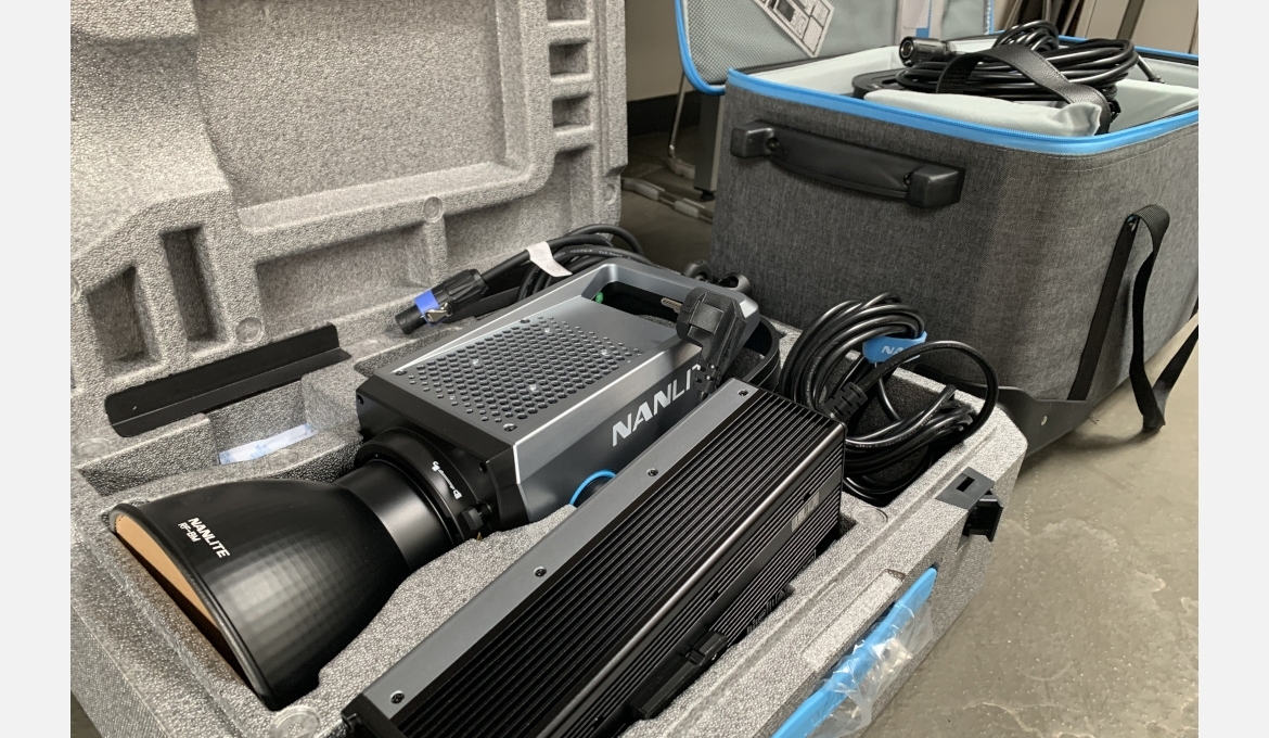 The new lighting equipment joins our technical resources!